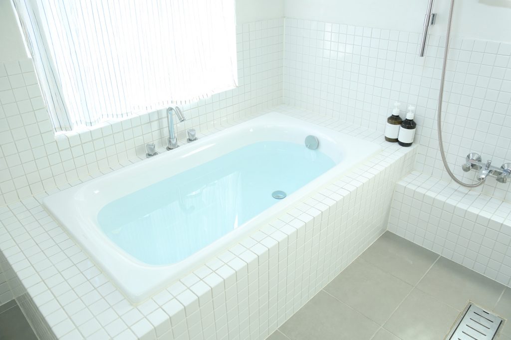 お風呂が臭い原因は？風呂場の掃除に必要な道具と掃除方法